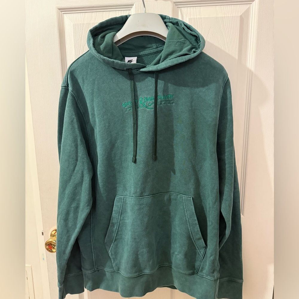 Nike Vintage Distressed Green Nike Hoodie Sweatshirt — Used, Size M